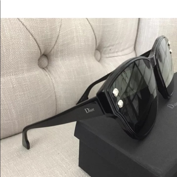 New DIOR ADDICT3 Sunglasses - Picture 4 of 7